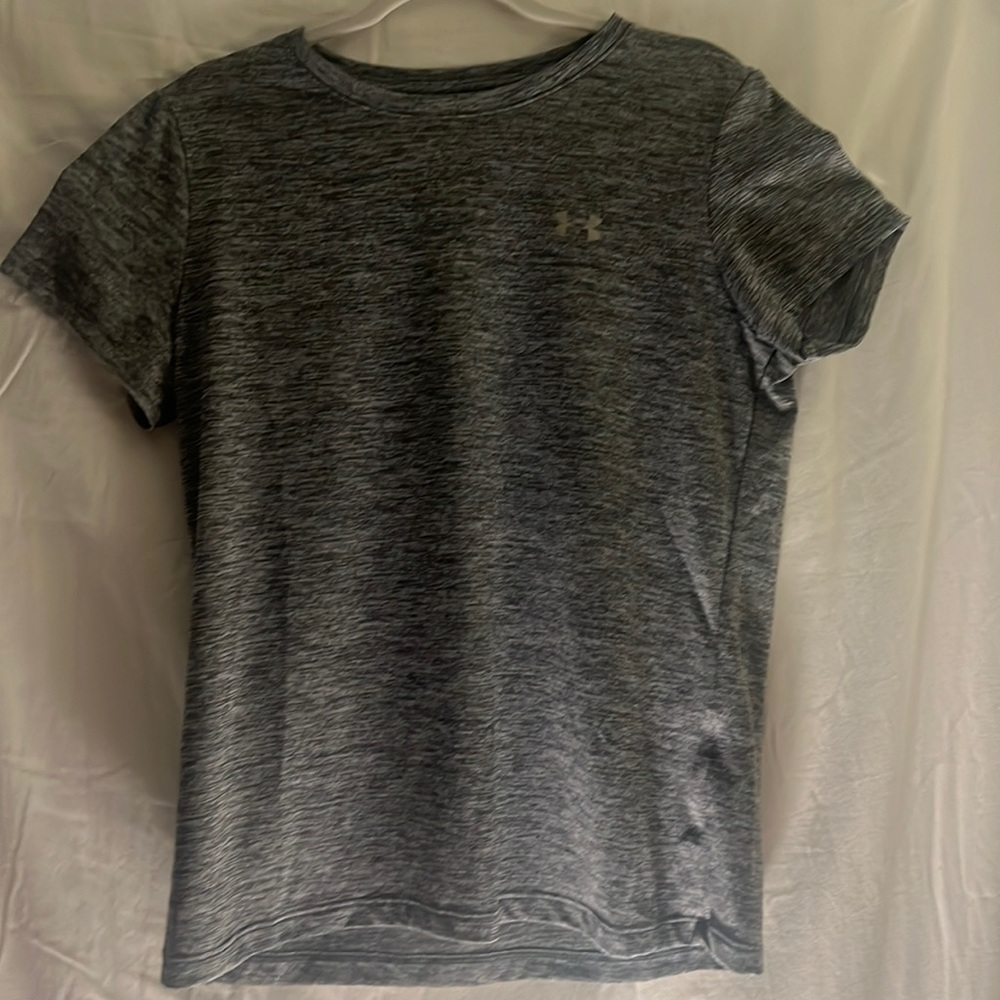 Under armour grey t-shirt